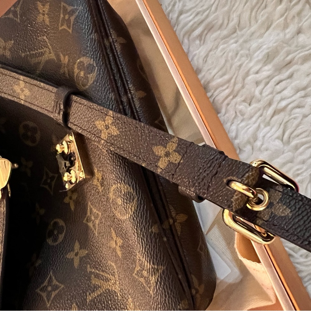Louis Vuitton Pochette Métis - Picture 6 of 6